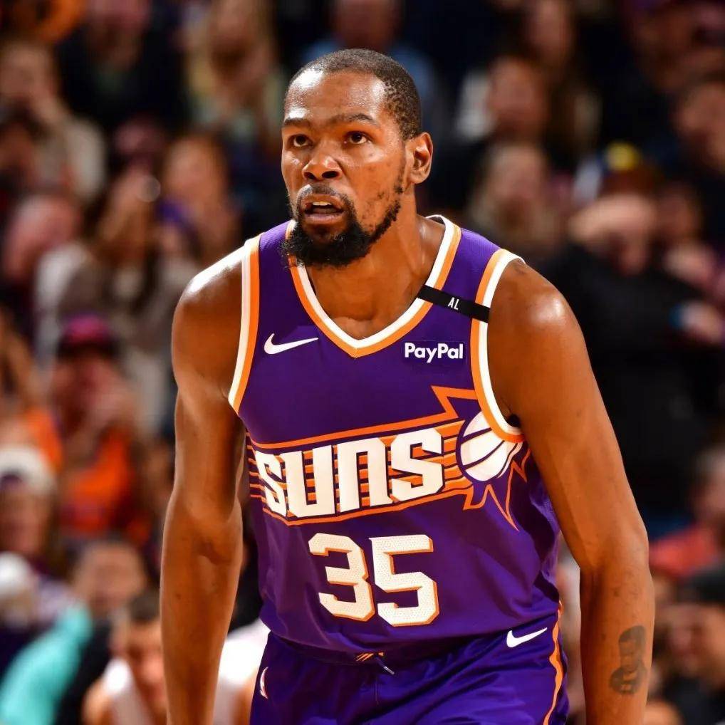 九游体育官网-杜兰特重返赛场，重要助攻首场状态出色，曼联观众沸腾！观众掌声雷动的简单介绍