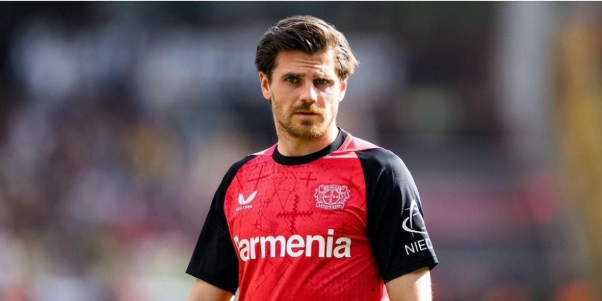 九游体育官网-赛前荷甲传出新动向，勒沃库森刷新队史纪录，管理层表态：信心回归，年轻球员得到机会的简单介绍