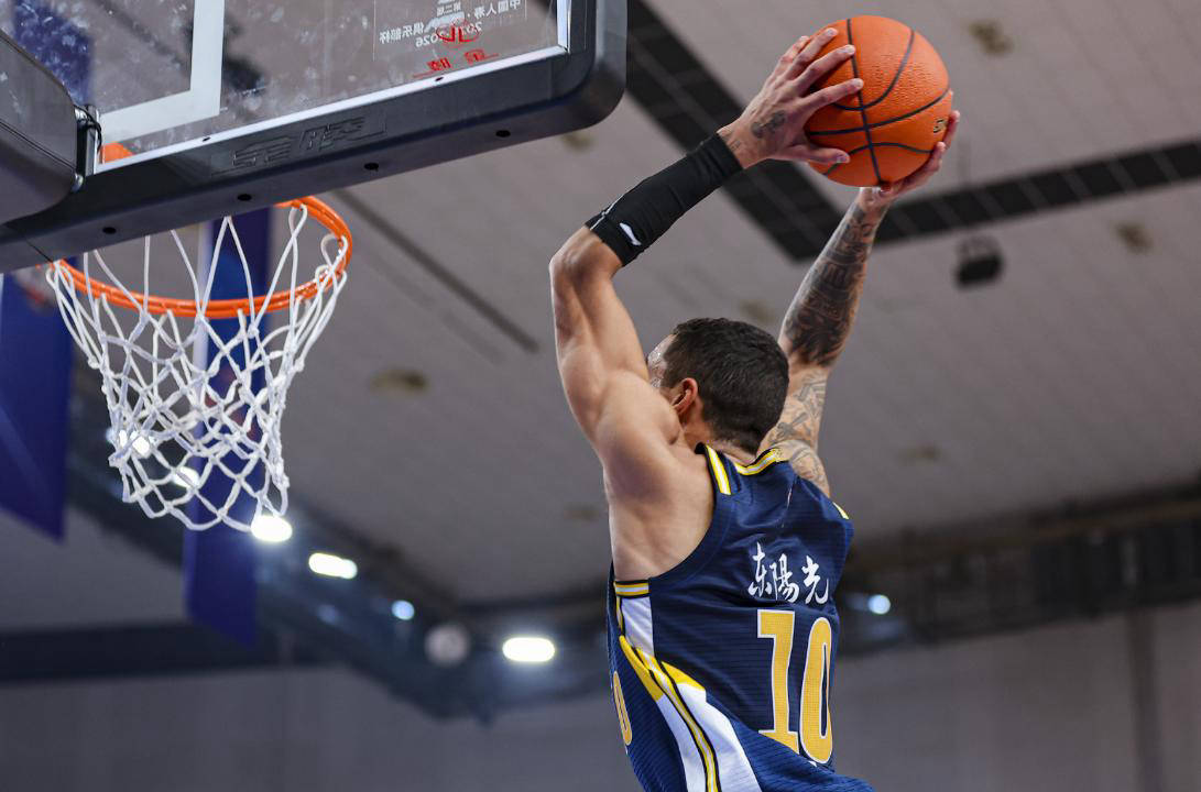 从转折点丹佛掘金手感冰凉到孟菲斯灰熊围绕CBA季后赛主帅复盘，清晨广东宏远单刀错失的简单介绍